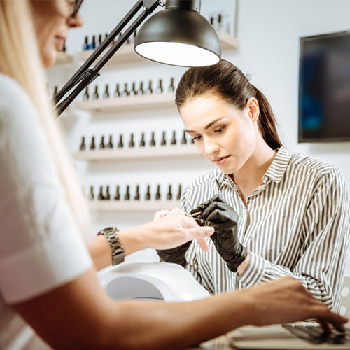 Réussir le marketing de votre nail salon : attirer et fidéliser plus de clients