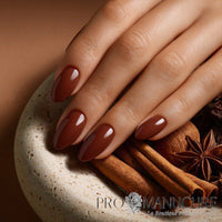 Manucure réalisée avec le vernis semi-permanent 1944 Paris Gel Vegan, nuance Elora NGV277. 