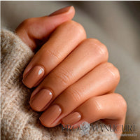 Manucure réalisée avec le Vernis semi-permanent 1944 Paris Gel Vegan, teinte Ysia NGV264. Formule professionnelle sans Hema, sans TPO