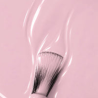 Texture crème rose pastel du vernis semi-permanent 1944 Paris Aurélia avec pinceau applicateur.