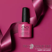 Présentation du Flacon de vernis semi-permanent CND Shellac Happy Go Lucky, teinte rose vibrant fuchsia, format 7,3ml, formule sans TPO.