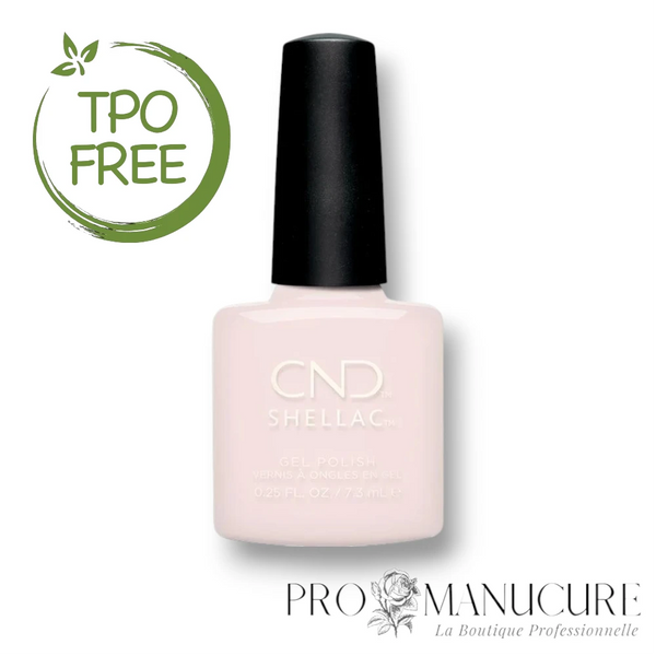 Flacon de vernis semi-permanent CND Shellac Satin Slippers, teinte rose lacté translucide et délicat, format 7,3ml, formule sans TPO.
