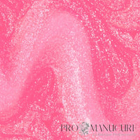Zoom sur la texture fluide et scintillante du  rose pailleté OPI Dopa-mani