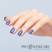 OPI-Vernis-Traditionnel-Charge-It-To-Their-Room-hand