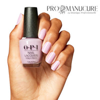 OPI-Vernis-Traditionnel-mod_about_me_nls064_nail_lacquer_hand_and_bottle