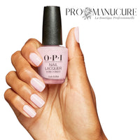 OPI-Vernis-Traditionnel-opim_a__bubble_bunny_nls061_nail_lacquer_hand_and_bottle