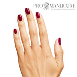 Manucure avec OPI Berry and Bright, teinte fuchsia scintillant, collection Good Enough to Treat