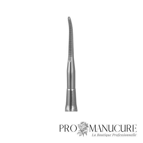 Zoom outil podologique Staleks PE-60/3 manche cannelé antidérapant inclinaison étudiée pour traitement ongles incarnés et soulèvement sillon latéral