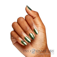 Vernis-Semi-Permanent-GelColor-OPI-Ozitively-Elphaba-Hand