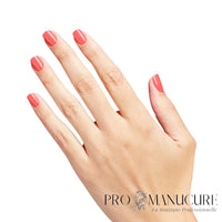 Vernis-Semi-Permanent-OPI-Drive-Em-Magenta-Sans-TPO-Hand