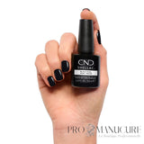 CND Shellac Black Pool 12,5 ml avec rendu noir intense et brillant sur les ongles