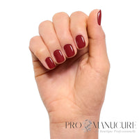 CND Shellac Books & Beaujolais rouge vin porté sur les ongles