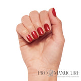 Manucure sur ongles courts avec CND Shellac Hollywood rouge intense et lumineux