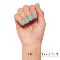 Vernis semi-permanent CND Shellac Iguana vert menthe pastel sur les ongles