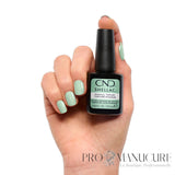 Manucure vert menthe avec le vernis CND Shellac Magical Topiary