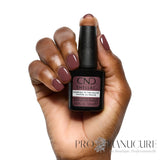 CND Shellac Married To The Mauve avec manucure mauve profond