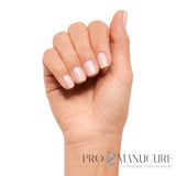 Vernis semi-permanent CND Shellac Romantique rose laiteux translucide sur les ongles