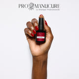 CND Shellac Wildfire rouge intense sur ongles peau foncée