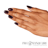 Manucure prune bordeaux avec OPI Nail Lacquer Black Cherry Chutney