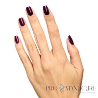 OPI GelColor Every Month is Oktoberfest violet prune sur les ongles