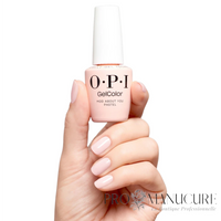 OPI GelColor Mod About You Pastel rose lacté sur les ongles avec la bouteille