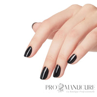 Manucure noire brillante avec OPI My Gondola or Yours
