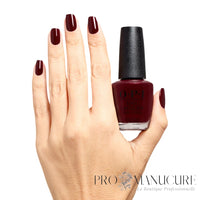 Manucure rouge bordeaux avec OPI Nail Lacquer Vampire State Building 15 ml