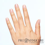 OPI-GelColor-Vernis-Semi-Permanent-Switch-To-Portrait-Mode-Hand