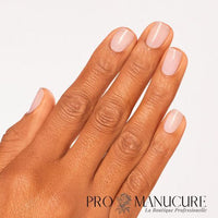 Vernis semi-permanent OPI GelColor Baby Take A Vow rose nude pâle sur ongles